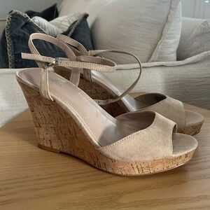 NWOT CHARLES BY CHARLES DAVID Nude wedges